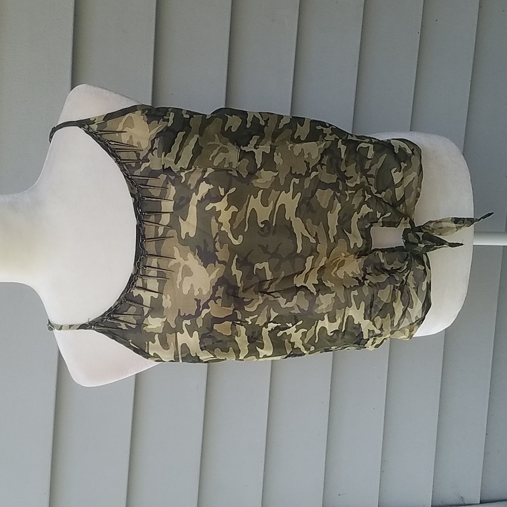 IRIS BASIC SHEER CAMO TOP